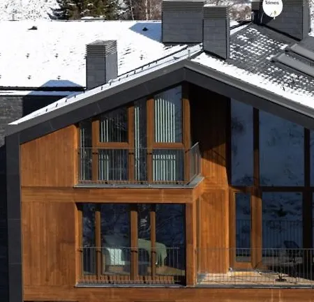 Isard Penthouse & Apartment