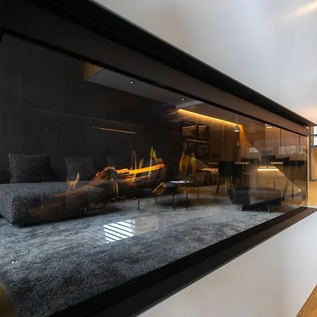 Isard Penthouse & Apartment