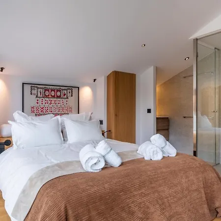 Isard Penthouse &