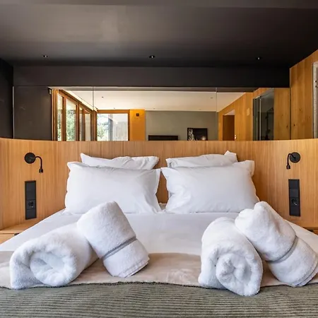 Isard Penthouse & *