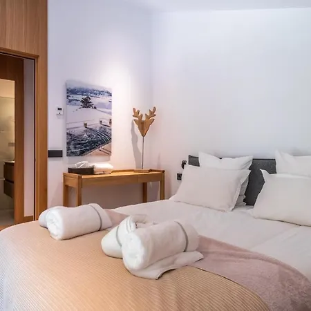 Isard Penthouse & Apartment