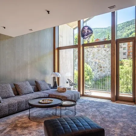 Isard Penthouse &